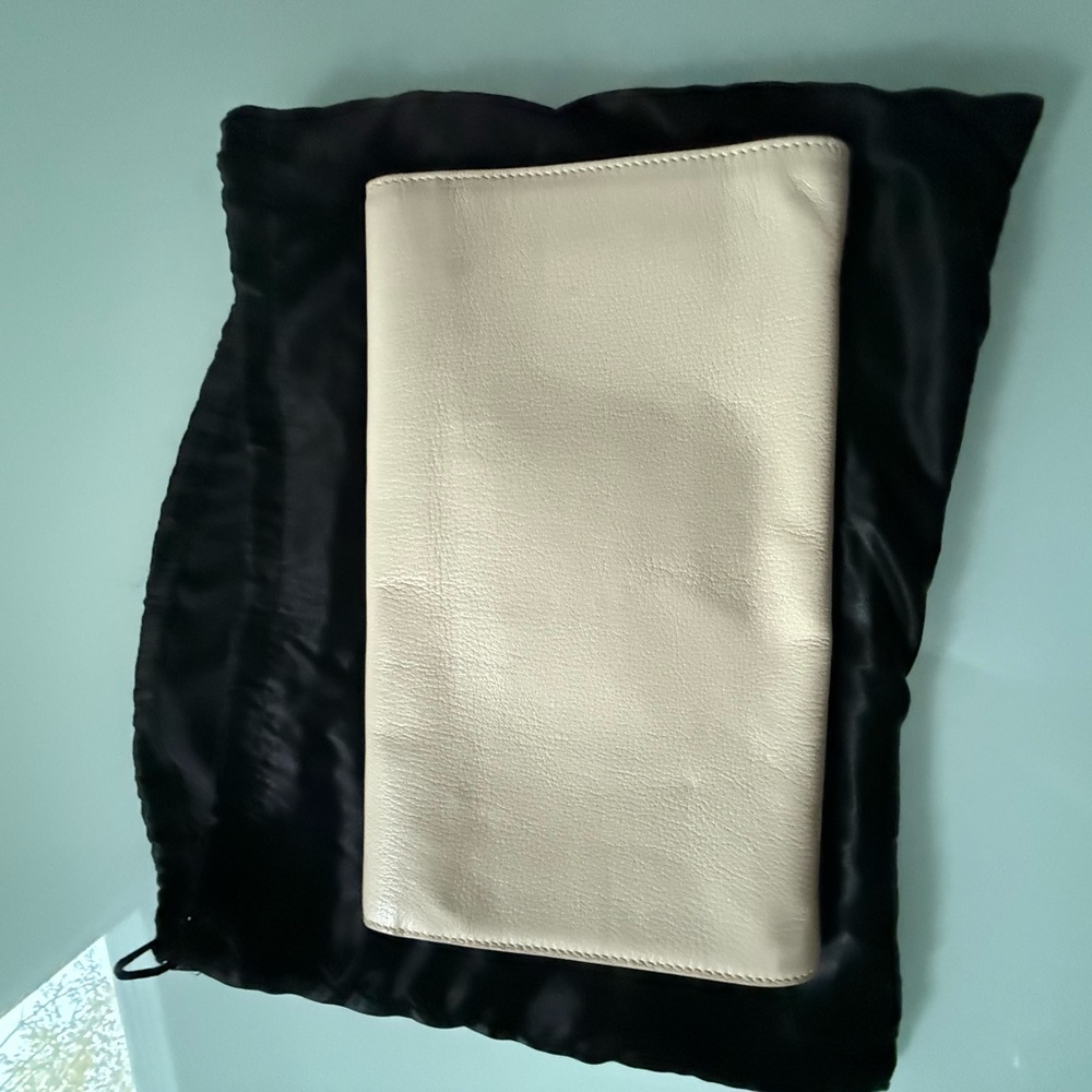 Yves Saint Laurent Cream Clutch - Picture 4 of 11